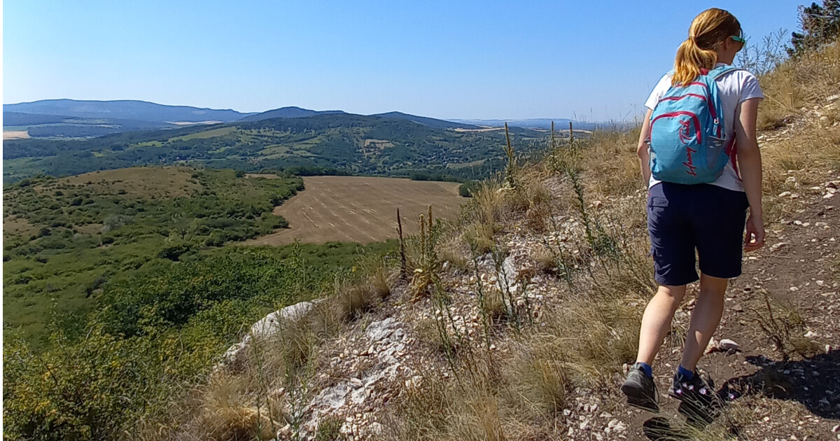 morzsalékos, köves út