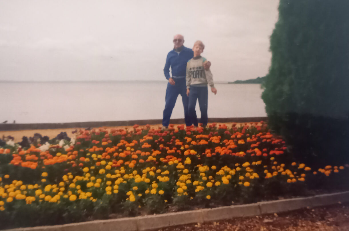 Peti és nagypapája a Balatonnál