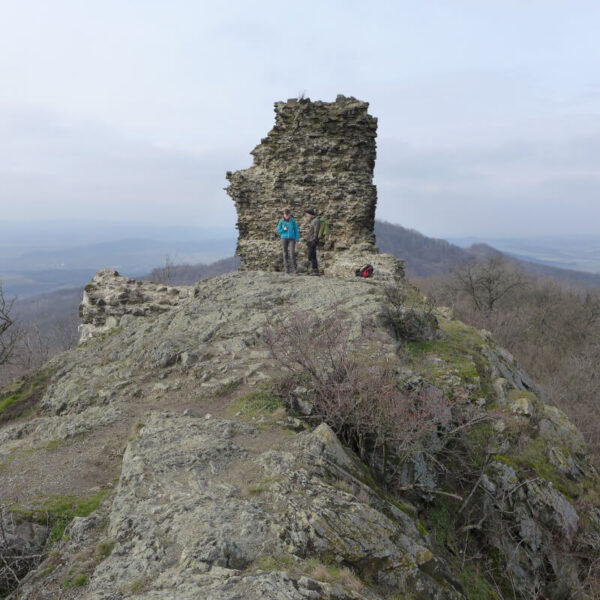 Szanda várának falmaradványa.