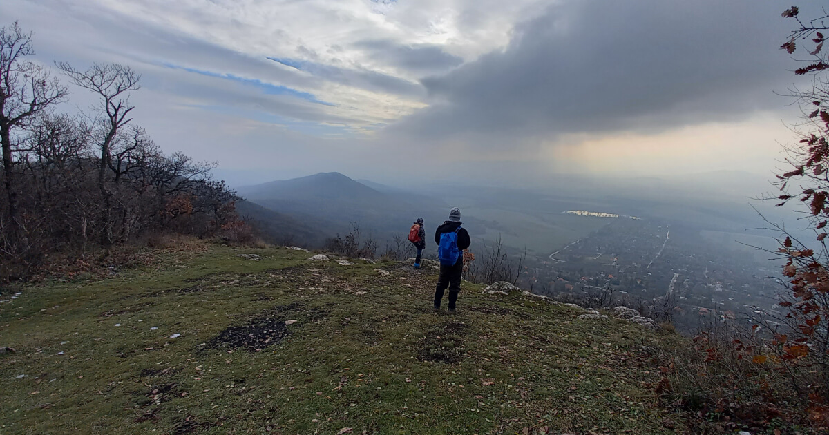 hegy tetejéről nézzük a leszakadó felhőt